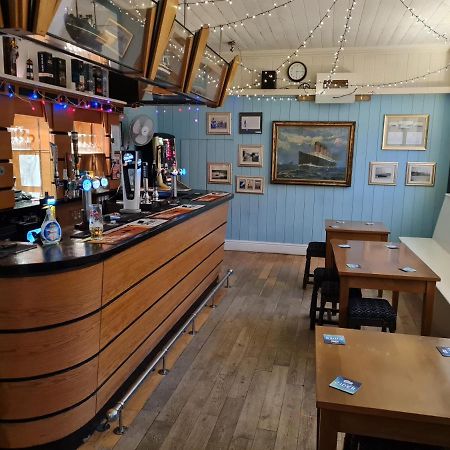 The Hope And Anchor Hotel Goodwick Exterior foto